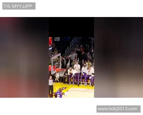 里夫斯突破妙传 詹姆斯献空接暴扣 里夫斯突破妙传 詹姆斯献空接暴扣